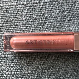 NEW Artistry Light-Up lip gloss
